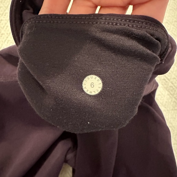 Lululemon Anew Legging, size 6. - Picture 4 of 5